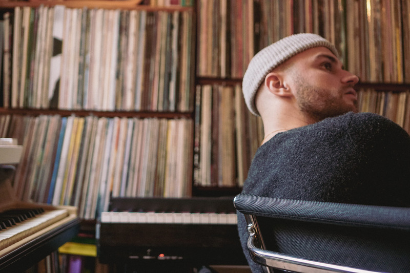 EXPLORANDO LA VULNERABILIDAD HUMANA: A VECES SANGRO DE ADRIÁN ARANDA